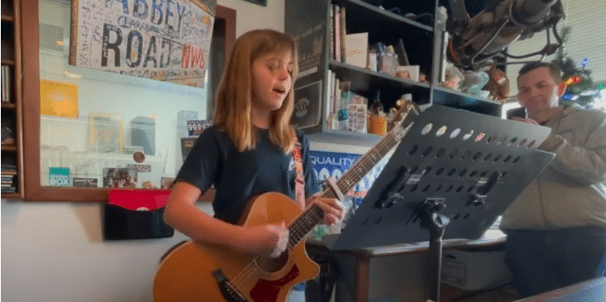 La campaña “Keep the Beat” recauda 60 instrumentos para programas musicales escolares